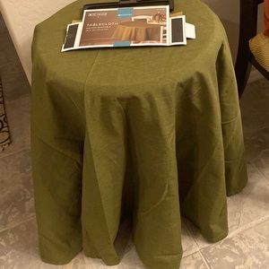 🆕 Green Round Tablecloth